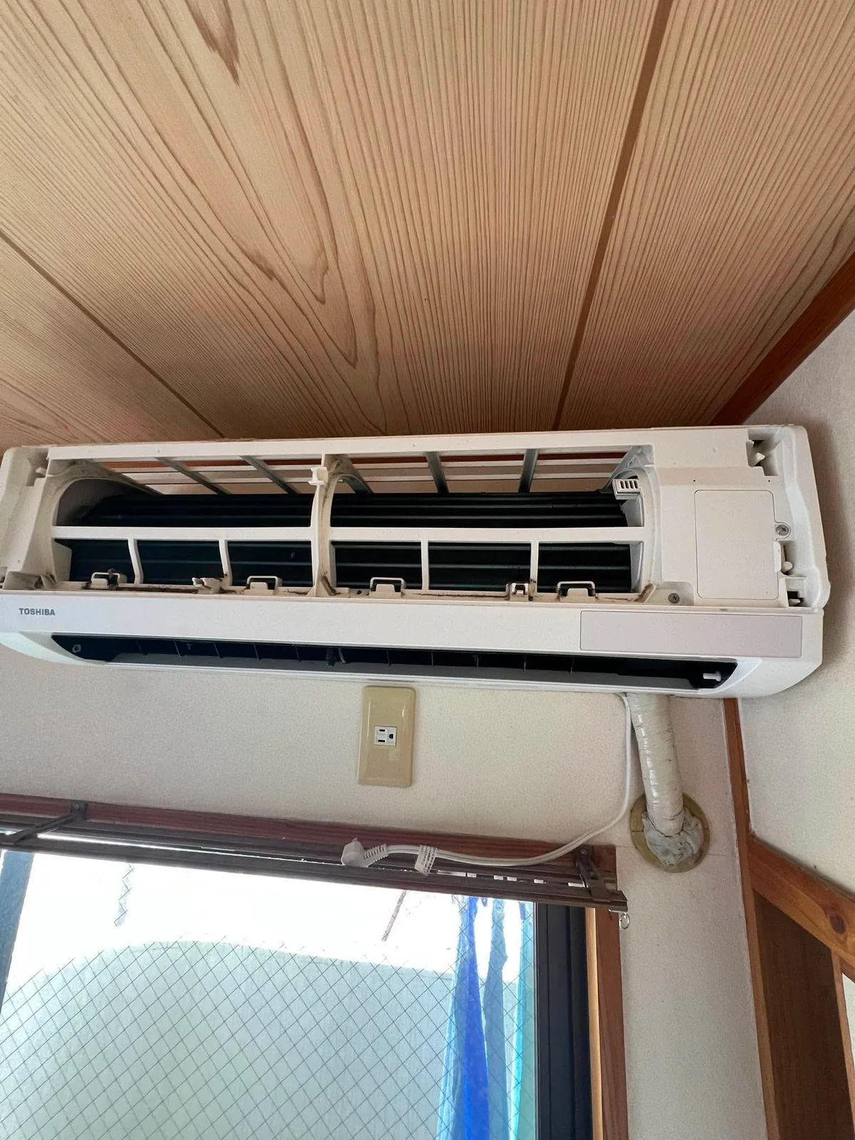 フィルターを外した状態の室内機